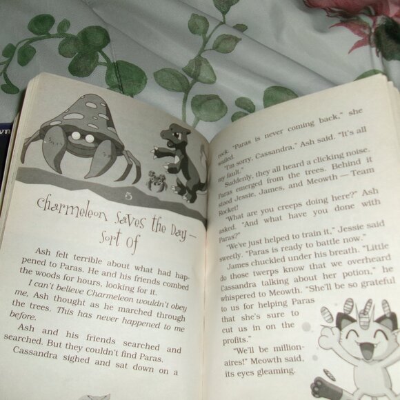 Vintage Pokemon Books Set of 2 - Picture 8 of 8